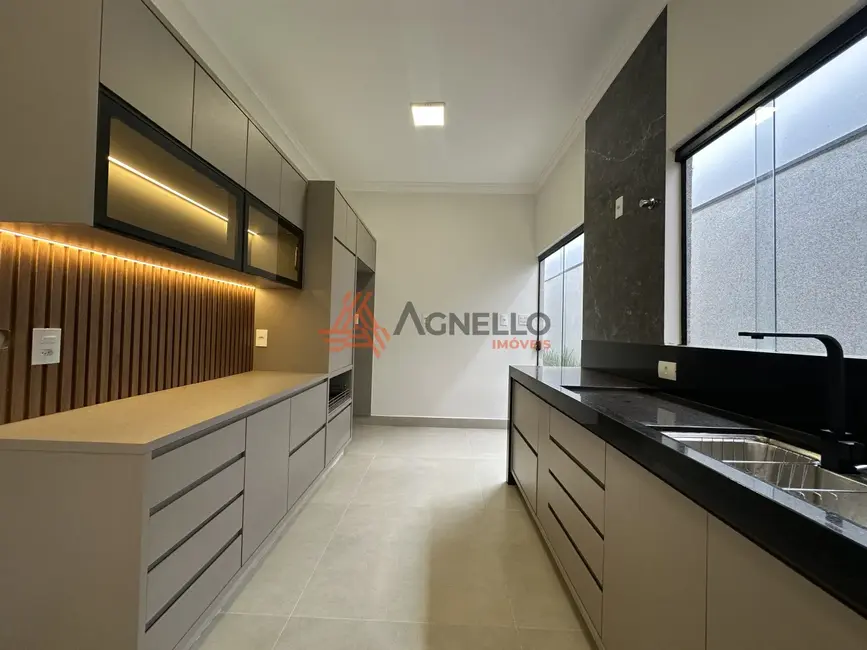 Casa com 3 quartos à venda, 151m2 em Residencial Colina do Espraiado, Franca - SP - imagem 4 Foto 4 de Casa com 3 quartos à venda, 151m2 em Residencial Colina do Espraiado, Franca - SP