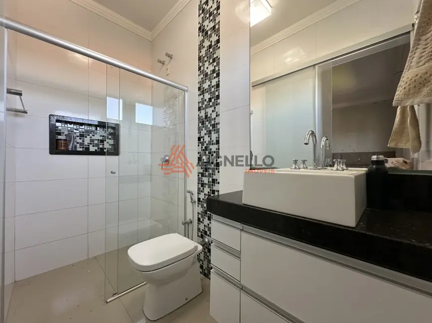 Casa com 3 quartos à venda, 250m2 em Jardim Redentor, Franca - SP - imagem 9 Foto 9 de Casa com 3 quartos à venda, 250m2 em Jardim Redentor, Franca - SP