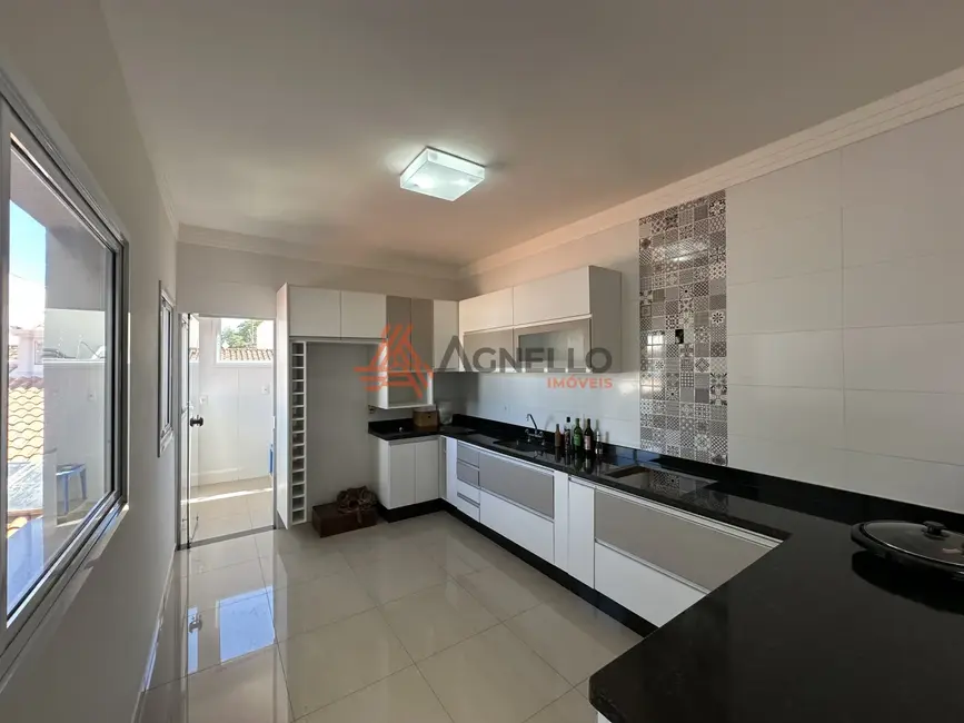 Foto 5 de Casa com 3 quartos à venda, 250m2 em Jardim Redentor, Franca - SP