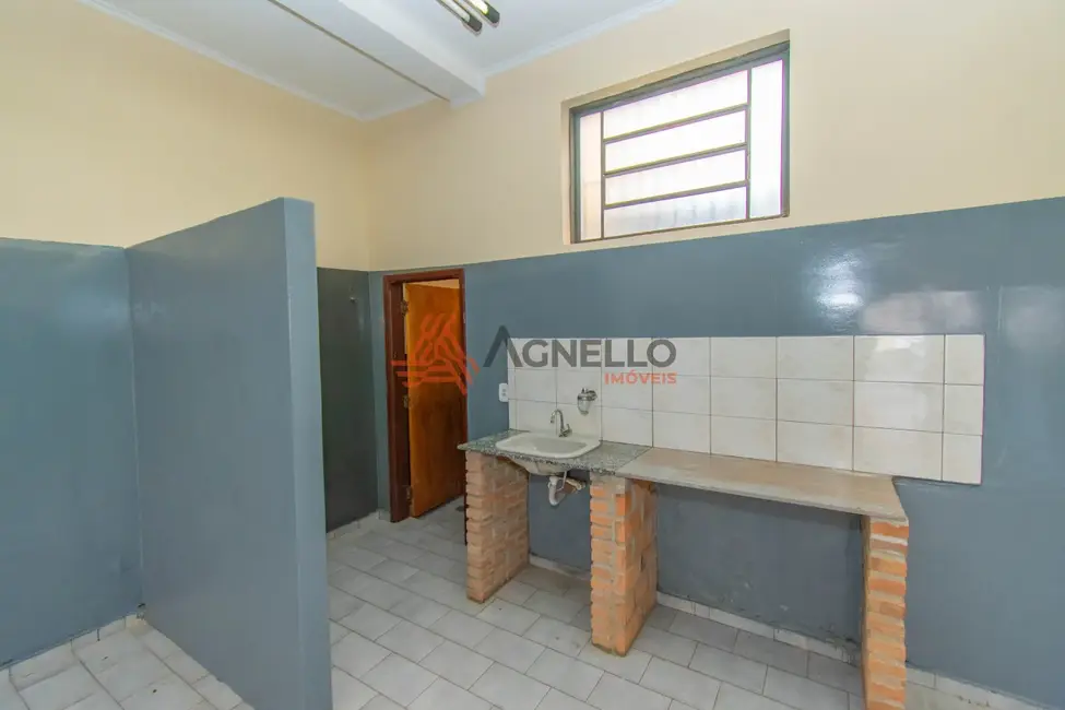 Foto 2 de Armazém / Galpão à venda, 263m2 em Vila Nicácio, Franca - SP