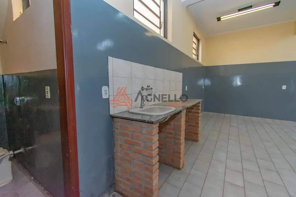 Foto 3 de Armazém / Galpão à venda, 263m2 em Vila Nicácio, Franca - SP