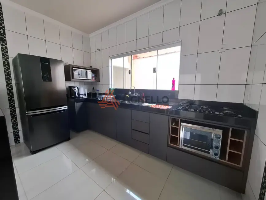 Foto 2 de Casa com 3 quartos à venda, 180m2 em Jardim Elisa, Franca - SP