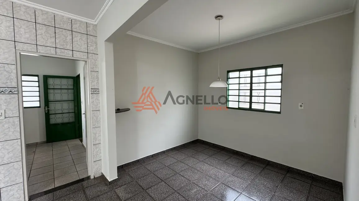 Foto 3 de Casa com 2 quartos à venda, 200m2 em Jardim Samello Woods, Franca - SP