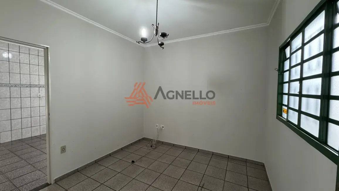 Foto 1 de Casa com 2 quartos à venda, 200m2 em Jardim Samello Woods, Franca - SP