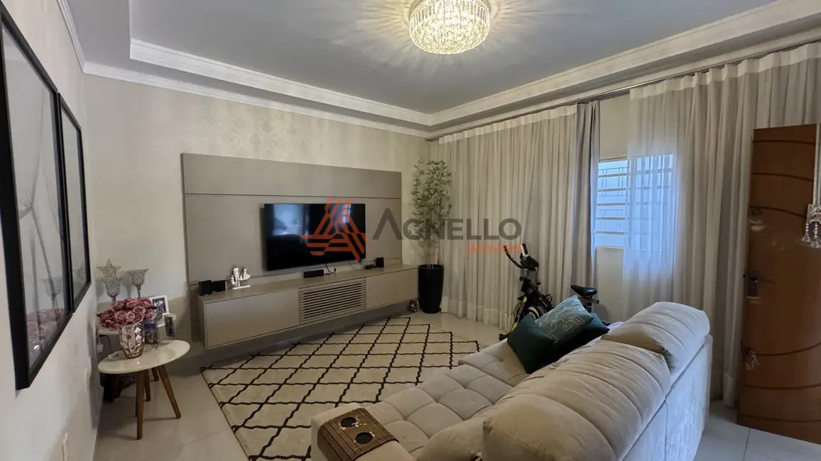 Foto 1 de Casa com 3 quartos à venda, 187m2 em Jardim Primavera, Franca - SP