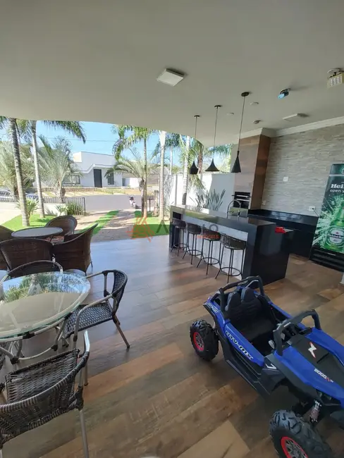 Casa de Condomínio com 4 quartos à venda, 310m2 em Rifaina - SP - imagem 4 Foto 4 de Casa de Condomínio com 4 quartos à venda, 310m2 em Rifaina - SP