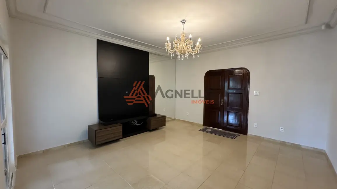 Foto 1 de Casa com 4 quartos para alugar, 279m2 em São José, Franca - SP