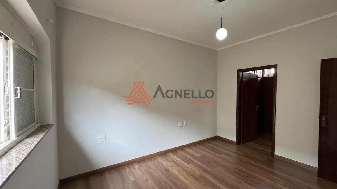 Foto 9 de Casa com 4 quartos para alugar, 279m2 em São José, Franca - SP