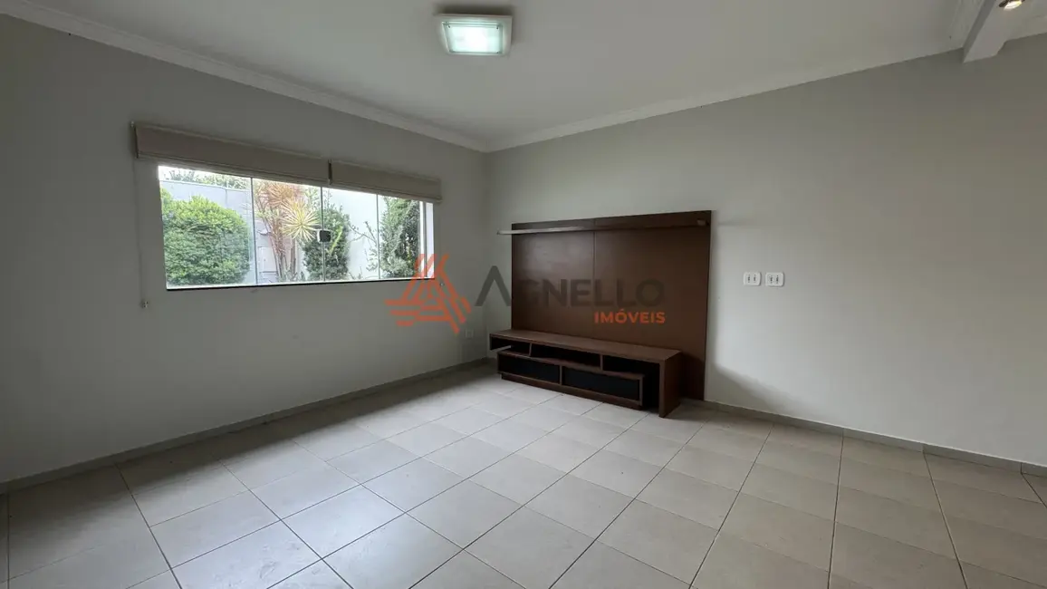 Foto 9 de Casa com 3 quartos para alugar, 150m2 em Residencial Itapuã, Franca - SP