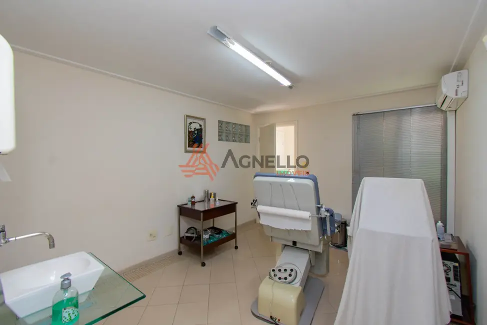 Foto 7 de Prédio Inteiro à venda, 472m2 em São José, Franca - SP