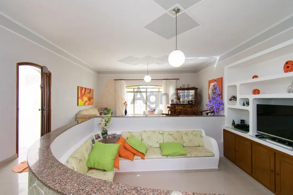 Foto 3 de Casa com 4 quartos à venda, 228m2 em Vila Santo Antônio, Franca - SP