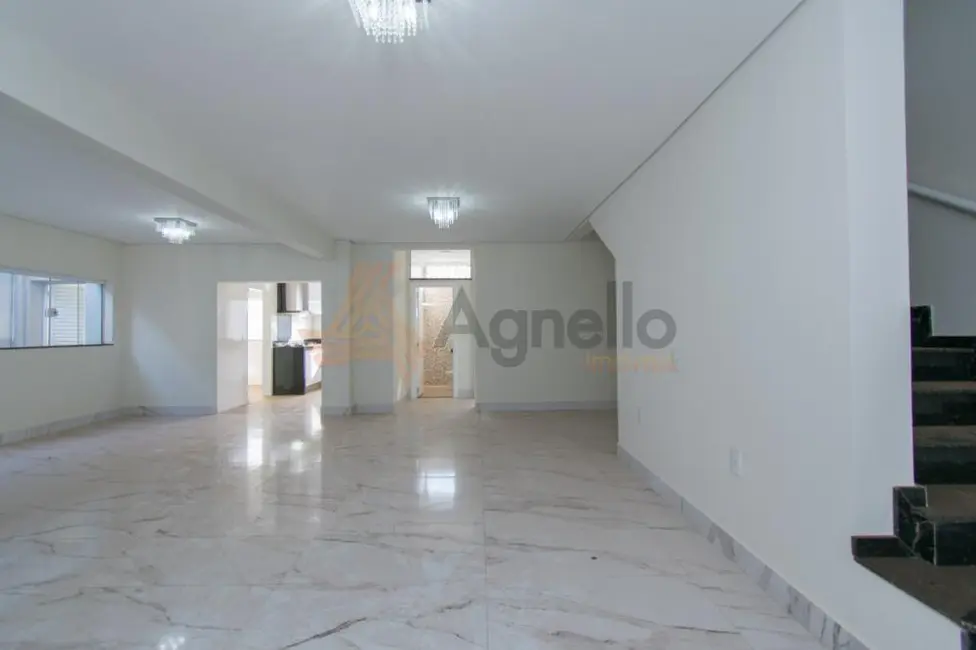 Foto 1 de Casa com 3 quartos à venda, 350m2 em Residencial Zanetti, Franca - SP