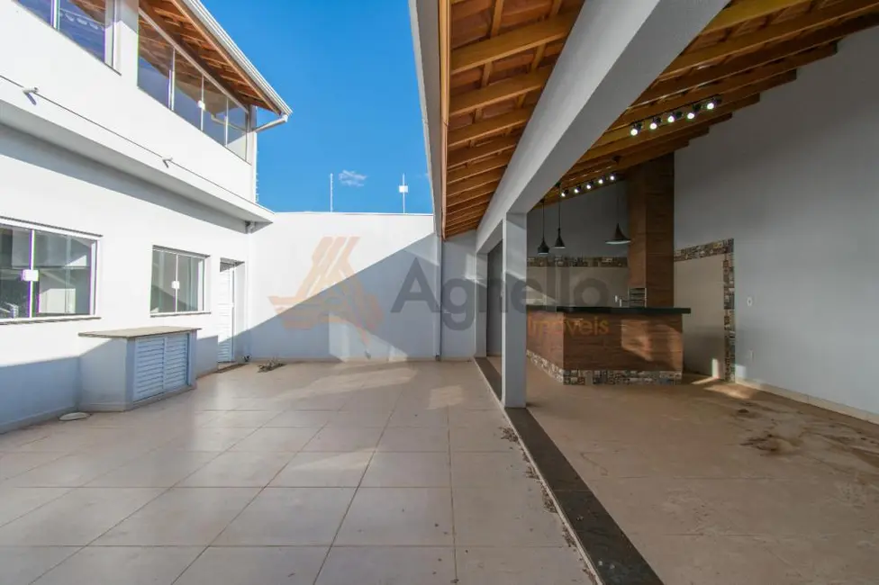 Foto 2 de Casa com 3 quartos à venda, 350m2 em Residencial Zanetti, Franca - SP