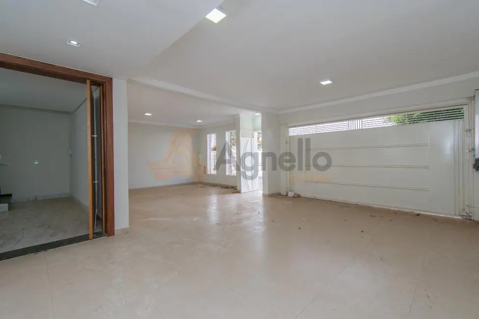 Foto 2 de Casa com 3 quartos à venda, 350m2 em Residencial Zanetti, Franca - SP