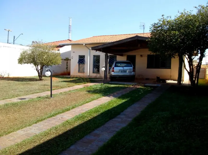 Foto 1 de Casa com 4 quartos à venda, 165m2 em Centro, Rifaina, SP