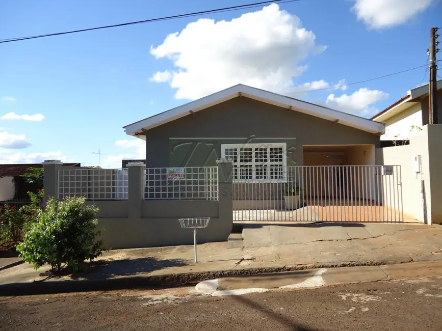 Foto 1 de Casa com 3 quartos para alugar, 153m2 em Santa Cruz Do Rio Pardo - SP