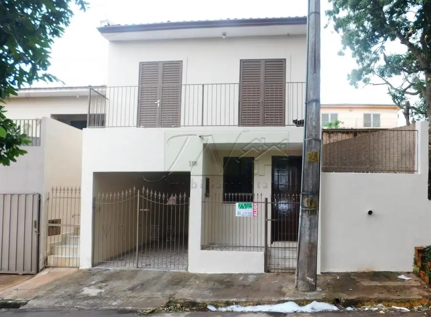 Foto 1 de Casa com 2 quartos para alugar, 133m2 em Santa Cruz Do Rio Pardo - SP