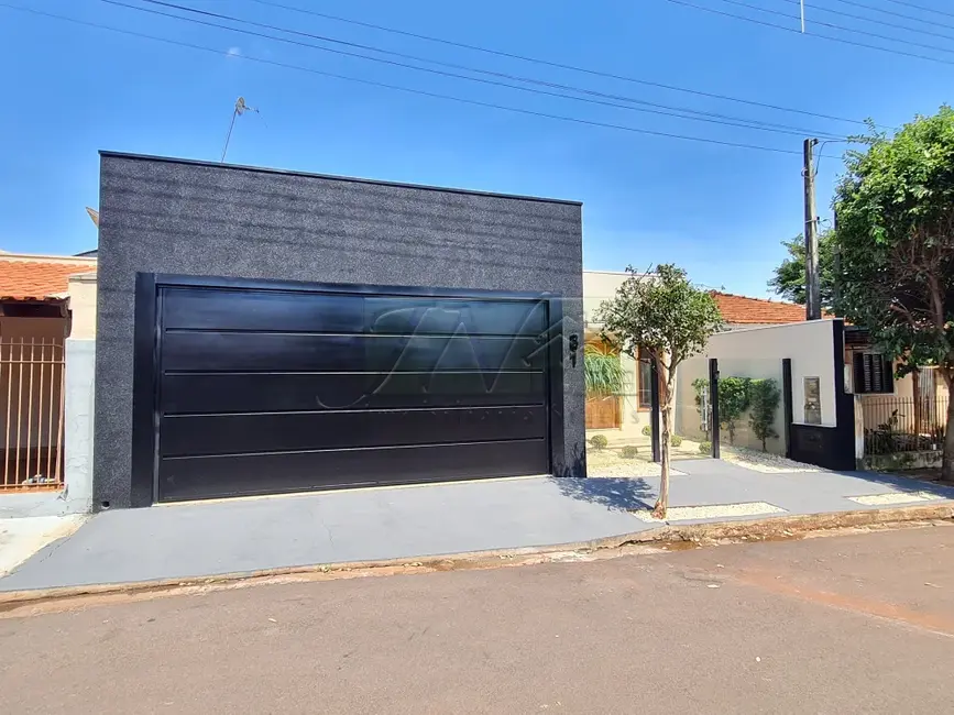 Foto 1 de Casa com 3 quartos à venda, 155m2 em Santa Cruz Do Rio Pardo - SP