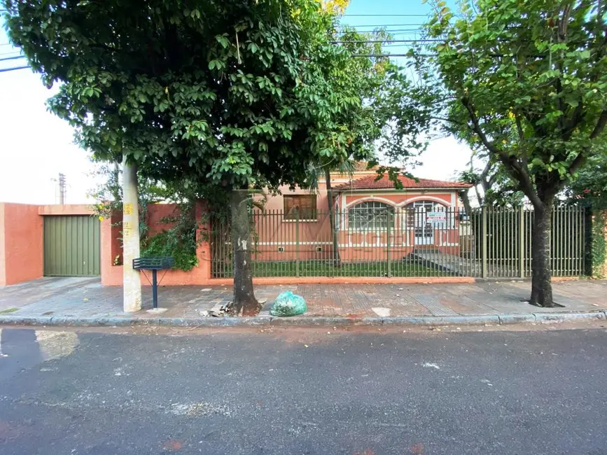 Foto 1 de Casa com 3 quartos para alugar, 369m2 em Santa Cruz Do Rio Pardo - SP
