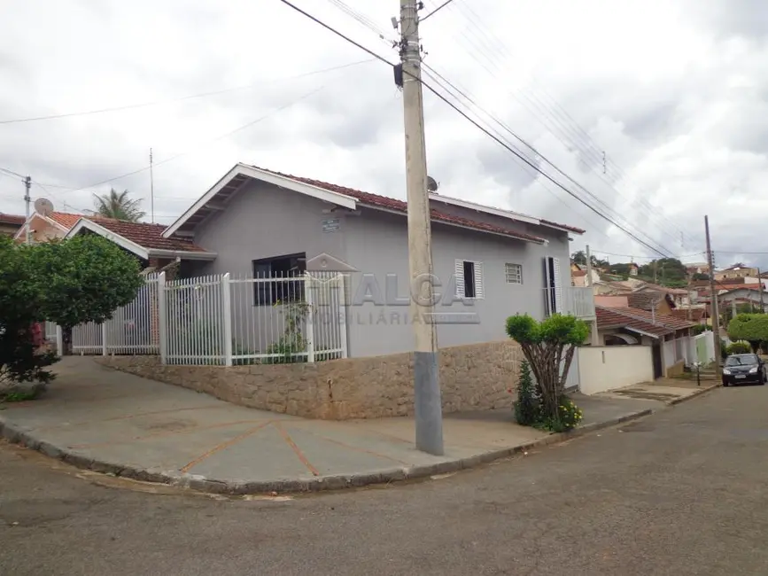 Foto 2 de Casa com 3 quartos à venda, 142m2 em Sao Jose do Rio Pardo - SP