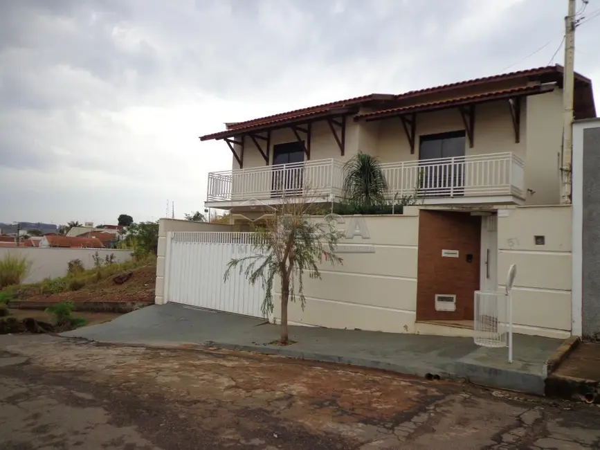 Foto 2 de Casa com 3 quartos à venda, 215m2 em Sao Jose do Rio Pardo - SP