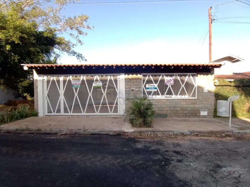 Foto 1 de Casa com 2 quartos para alugar, 134m2 em Sao Jose do Rio Pardo - SP