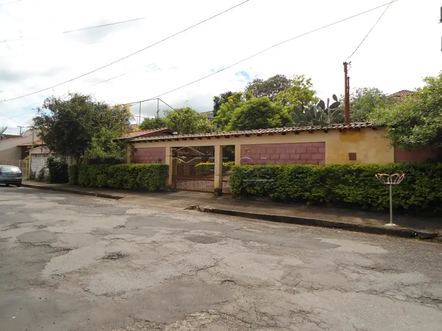 Foto 2 de Chácara com 5 quartos à venda, 1070m2 em Sao Jose do Rio Pardo - SP