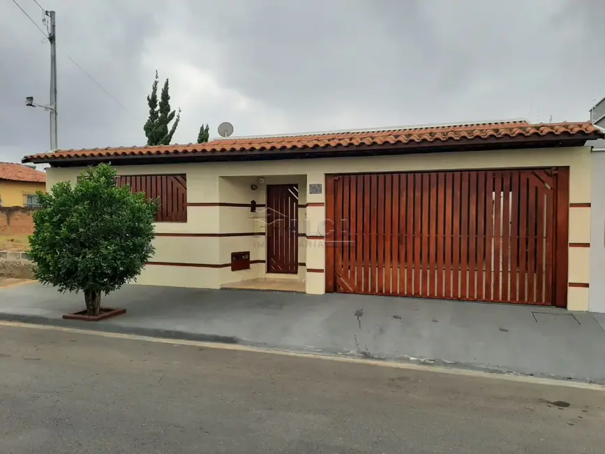 Foto 1 de Casa com 3 quartos à venda, 188m2 em Sao Jose do Rio Pardo - SP