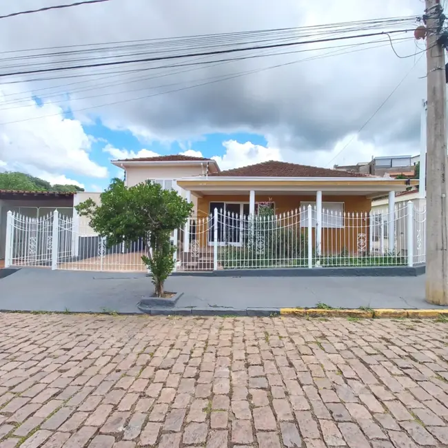 Foto 1 de Casa com 2 quartos para alugar, 300m2 em Sao Jose do Rio Pardo - SP