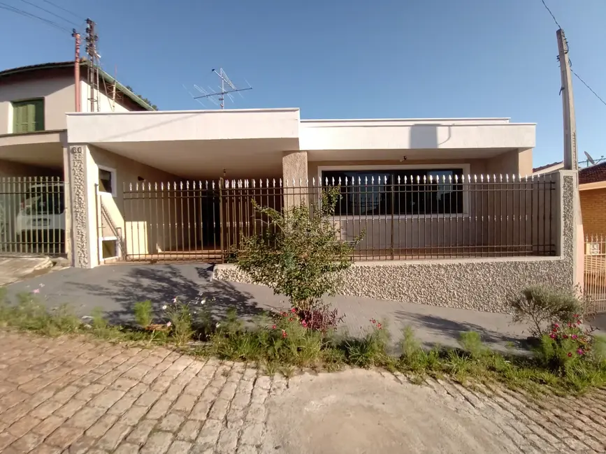 Foto 1 de Casa com 3 quartos para alugar, 161m2 em Sao Jose do Rio Pardo - SP