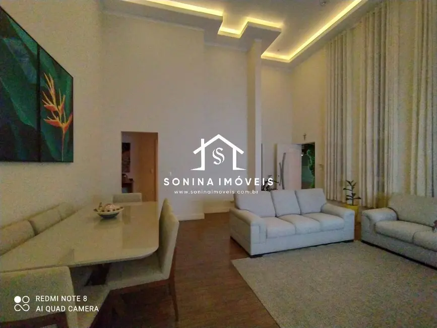 Casa com 3 quartos à venda, 309m2 em Vila Santista, Atibaia - SP - imagem 3 Foto 3 de Casa com 3 quartos à venda, 309m2 em Vila Santista, Atibaia - SP