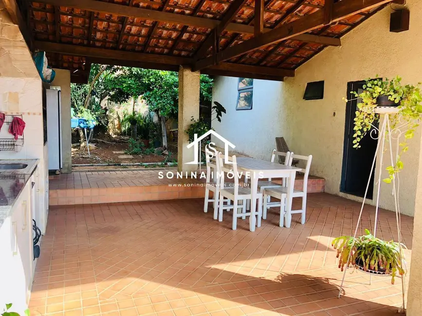 Foto 2 de Casa com 4 quartos à venda, 559m2 em Centro, Atibaia - SP