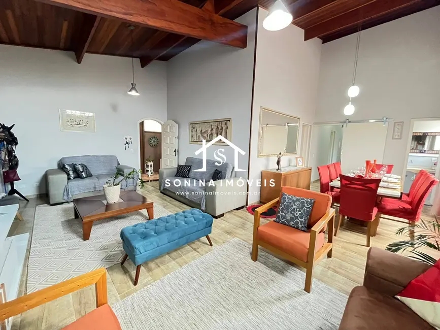 Casa com 4 quartos à venda, 340m2 em Alvinópolis, Atibaia - SP - imagem 3 Foto 3 de Casa com 4 quartos à venda, 340m2 em Alvinópolis, Atibaia - SP