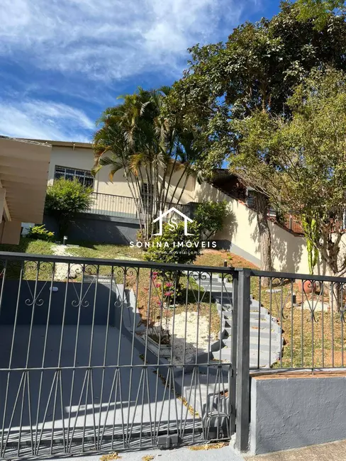 Casa com 3 quartos para alugar, 143m2 em Vila Santista, Atibaia - SP - imagem 2 Foto 2 de Casa com 3 quartos para alugar, 143m2 em Vila Santista, Atibaia - SP