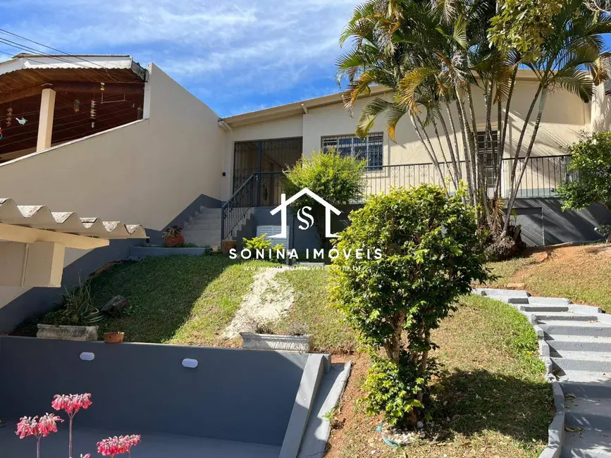 Casa com 3 quartos para alugar, 143m2 em Vila Santista, Atibaia - SP - imagem 1 Foto 1 de Casa com 3 quartos para alugar, 143m2 em Vila Santista, Atibaia - SP