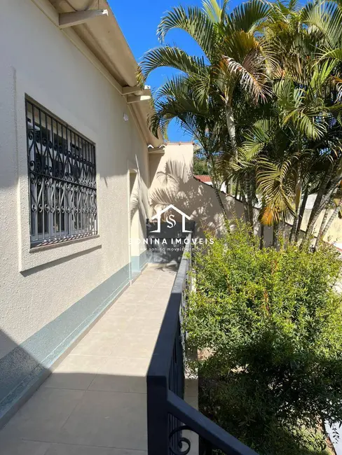 Casa com 3 quartos para alugar, 143m2 em Vila Santista, Atibaia - SP - imagem 4 Foto 4 de Casa com 3 quartos para alugar, 143m2 em Vila Santista, Atibaia - SP