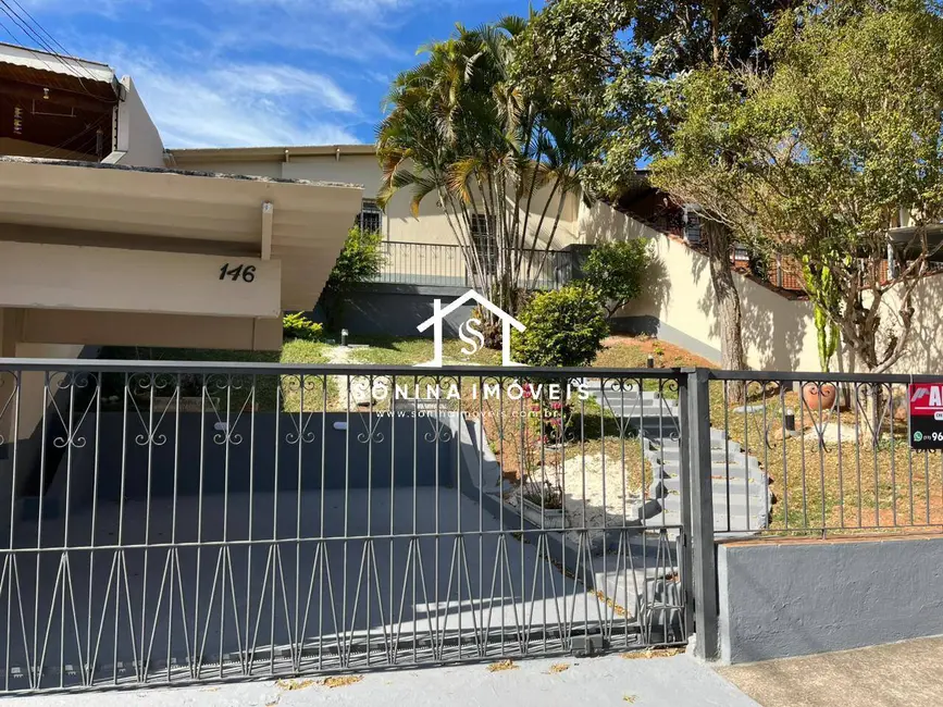 Casa com 3 quartos para alugar, 143m2 em Vila Santista, Atibaia - SP - imagem 3 Foto 3 de Casa com 3 quartos para alugar, 143m2 em Vila Santista, Atibaia - SP