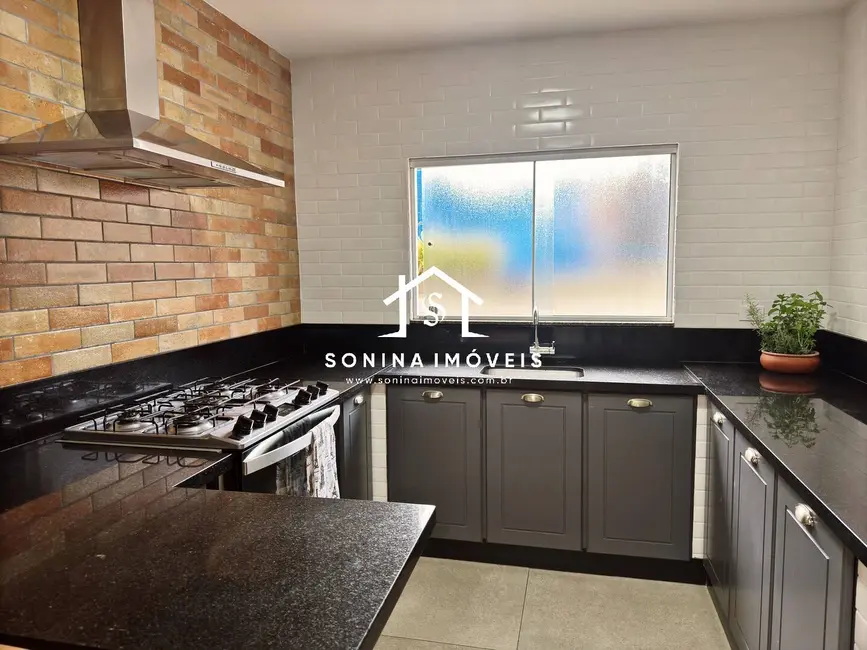 Casa com 3 quartos à venda, 370m2 em Retiro das Fontes, Atibaia - SP - imagem 2 Foto 2 de Casa com 3 quartos à venda, 370m2 em Retiro das Fontes, Atibaia - SP