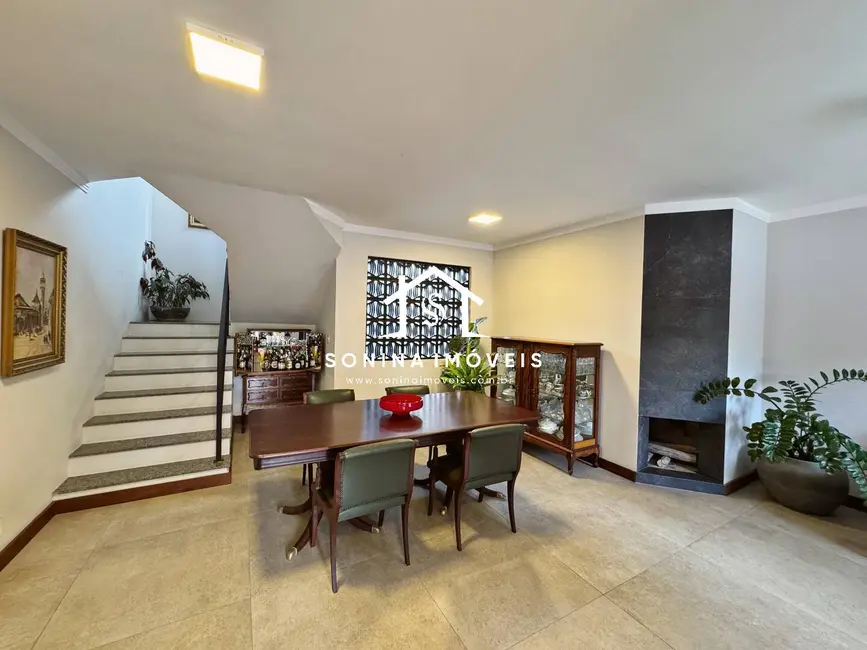 Casa com 3 quartos à venda, 370m2 em Retiro das Fontes, Atibaia - SP - imagem 4 Foto 4 de Casa com 3 quartos à venda, 370m2 em Retiro das Fontes, Atibaia - SP