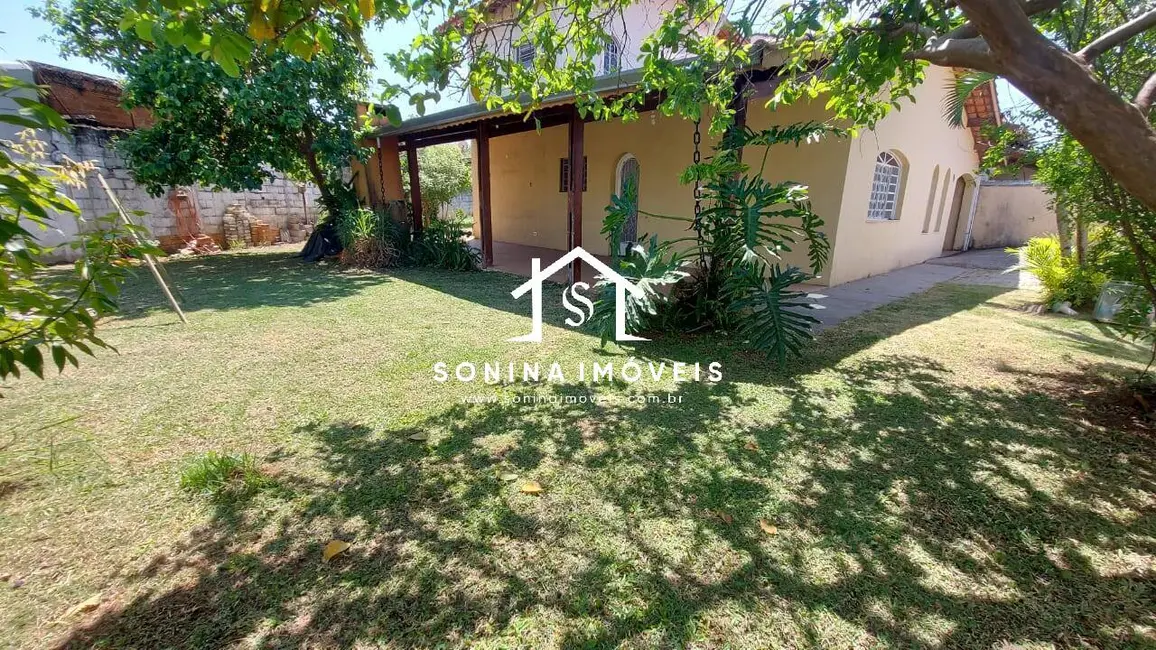 Casa com 3 quartos à venda, 500m2 em Vila Helena, Atibaia - SP - imagem 1 Foto 1 de Casa com 3 quartos à venda, 500m2 em Vila Helena, Atibaia - SP