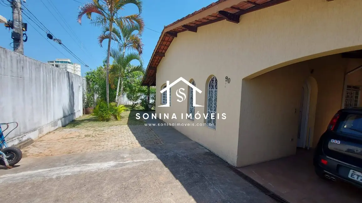 Casa com 3 quartos à venda, 500m2 em Vila Helena, Atibaia - SP - imagem 2 Foto 2 de Casa com 3 quartos à venda, 500m2 em Vila Helena, Atibaia - SP