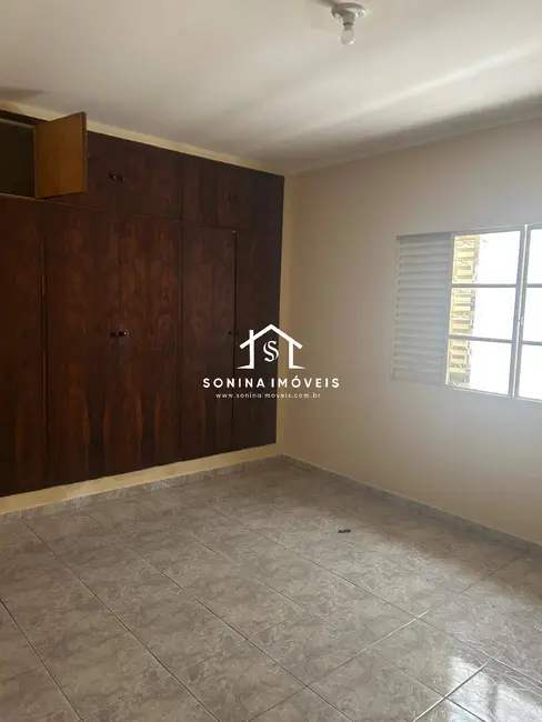 Casa com 3 quartos para alugar, 350m2 em Centro, Atibaia - SP - imagem 8 Foto 8 de Casa com 3 quartos para alugar, 350m2 em Centro, Atibaia - SP