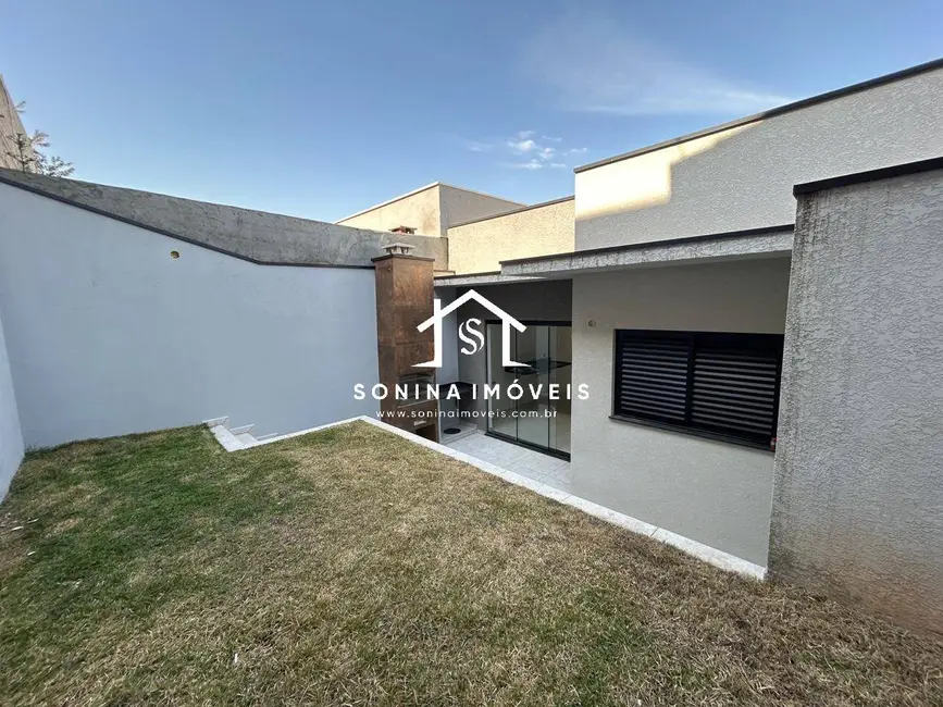 Foto 2 de Casa com 3 quartos à venda, 175m2 em Nova Cerejeira, Atibaia - SP