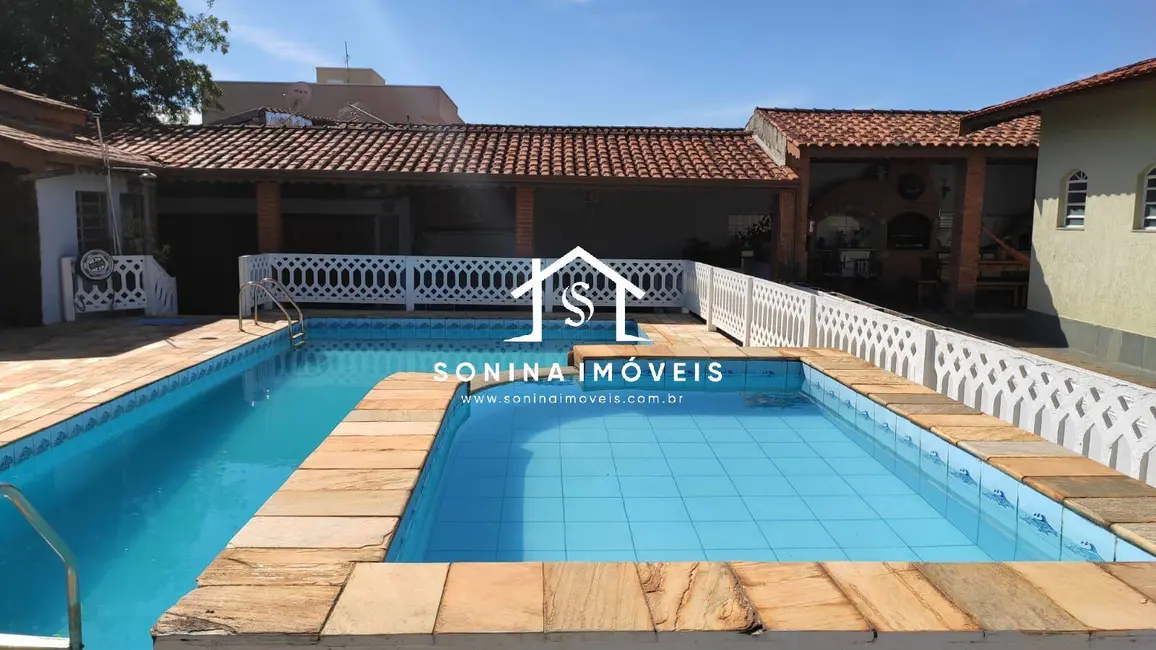 Foto 1 de Casa com 3 quartos para alugar, 492m2 em Jardim Alvinópolis, Atibaia - SP