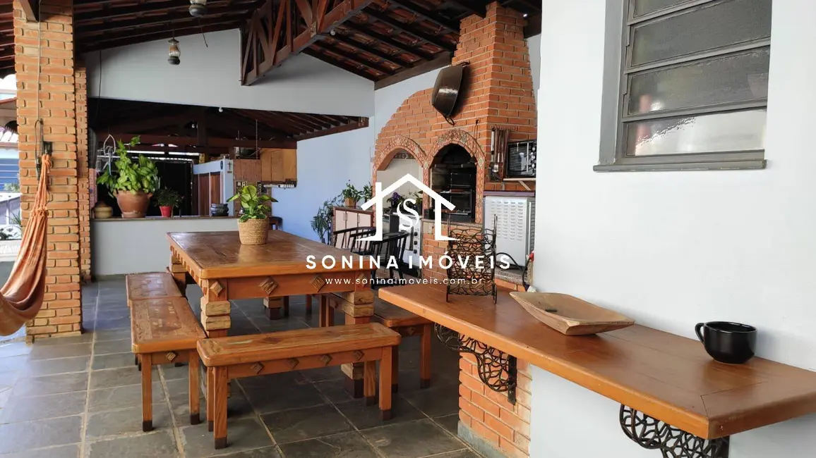 Foto 3 de Casa com 3 quartos para alugar, 492m2 em Jardim Alvinópolis, Atibaia - SP