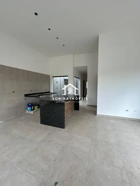 Foto 2 de Casa com 3 quartos à venda, 200m2 em Bom Jesus Dos Perdoes - SP