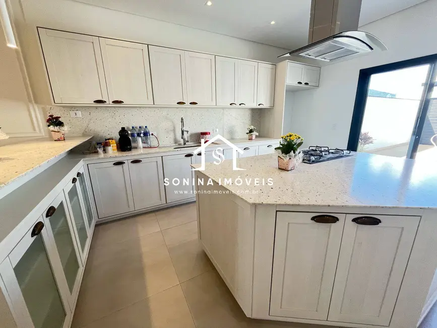 Foto 8 de Casa com 3 quartos à venda, 440m2 em Atibaia - SP