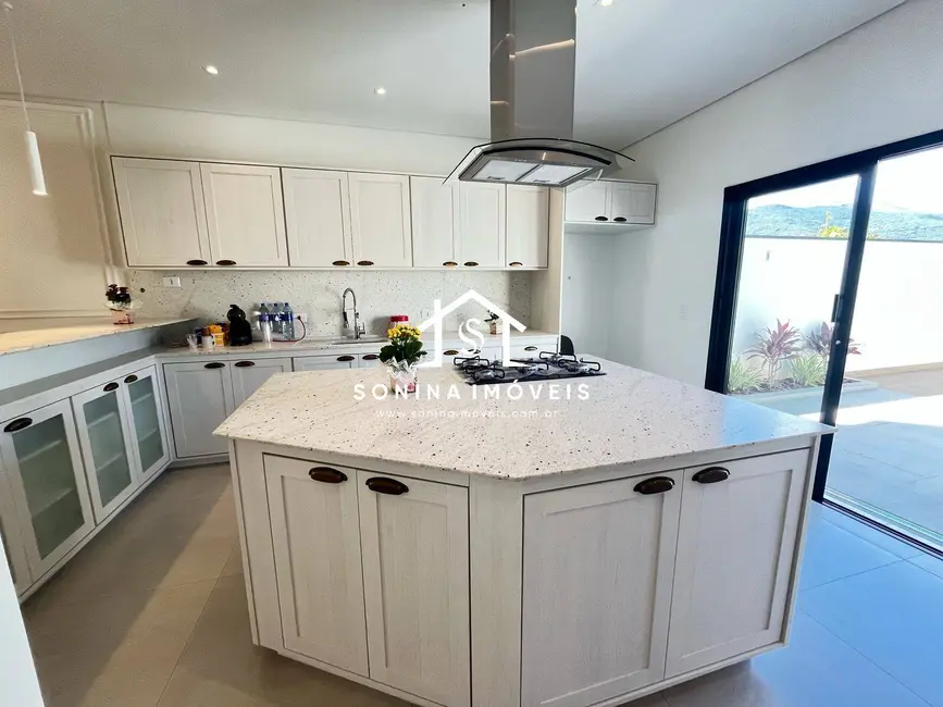 Foto 3 de Casa com 3 quartos à venda, 440m2 em Atibaia - SP