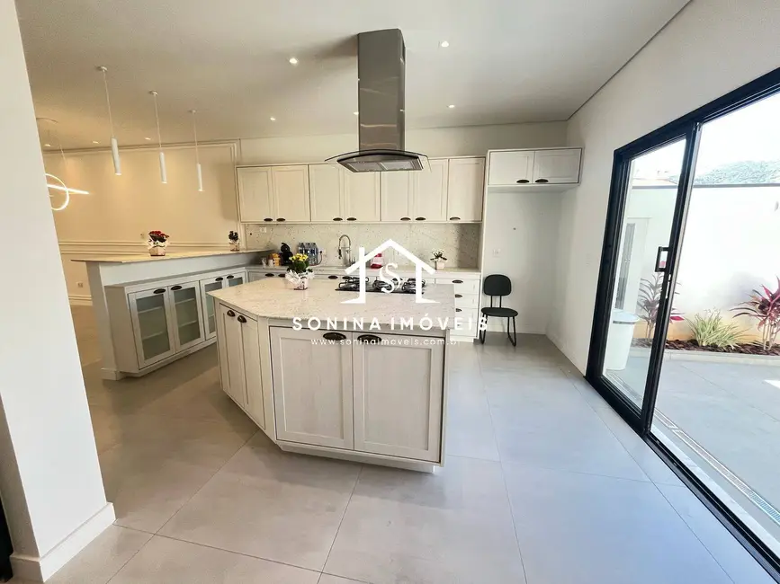 Foto 6 de Casa com 3 quartos à venda, 440m2 em Atibaia - SP