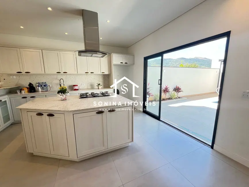 Foto 4 de Casa com 3 quartos à venda, 440m2 em Atibaia - SP